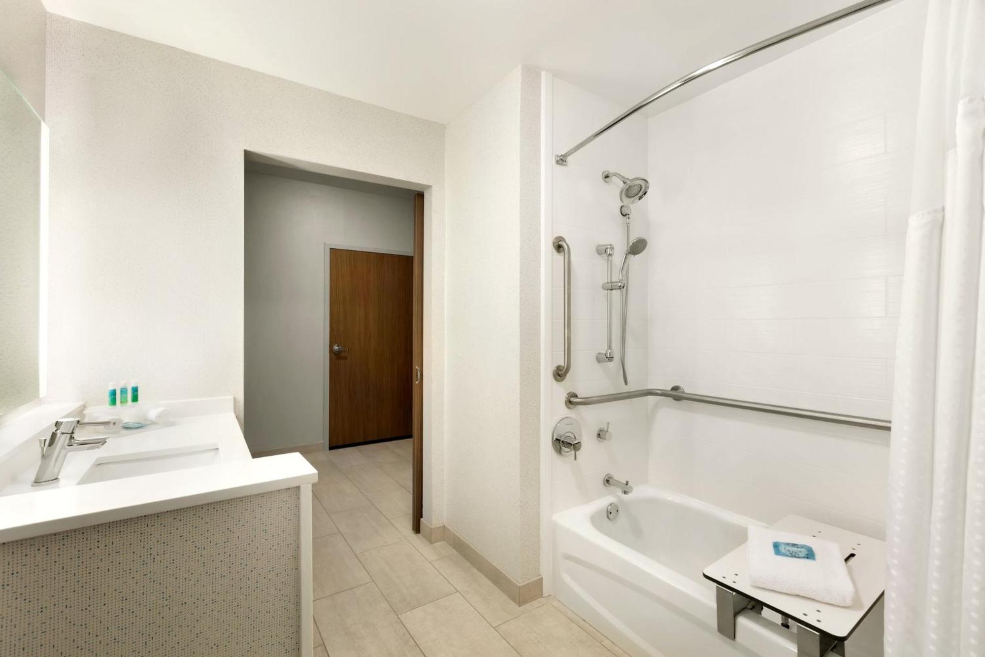 Holiday Inn Express & Suites Salisbury By Ihg Luaran gambar